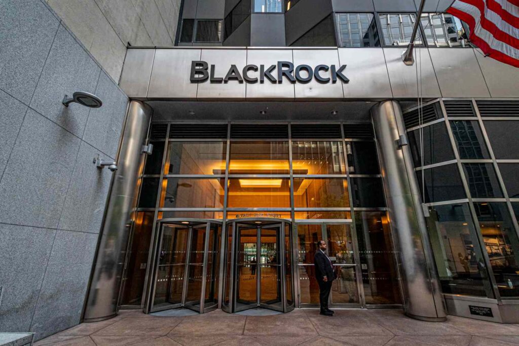 BlackRock’s official: China leads shift from U.S. treasurys to gold and bitcoin