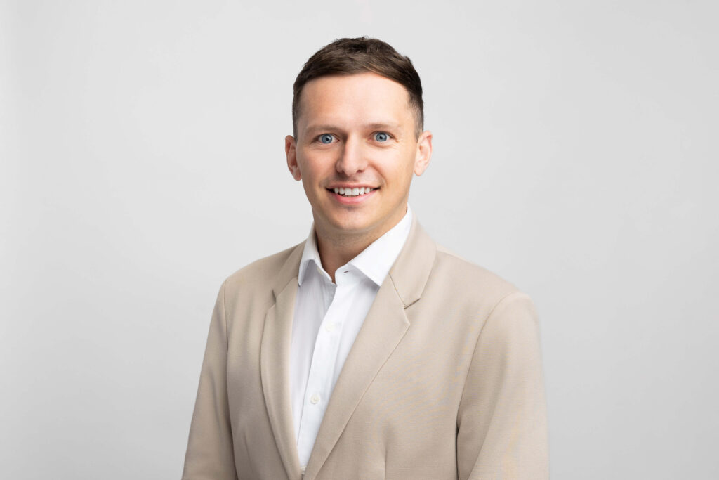 eToro, Josh Gilbert, Opinion